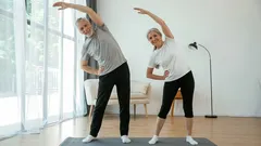 Welke oefeningen moet je 's ochtends doen: de beste oefeningen – probeer het zelf